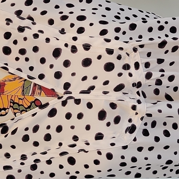 Loft black and white spotted sleeveless blouse.  Size is Small - Picture 5 of 8